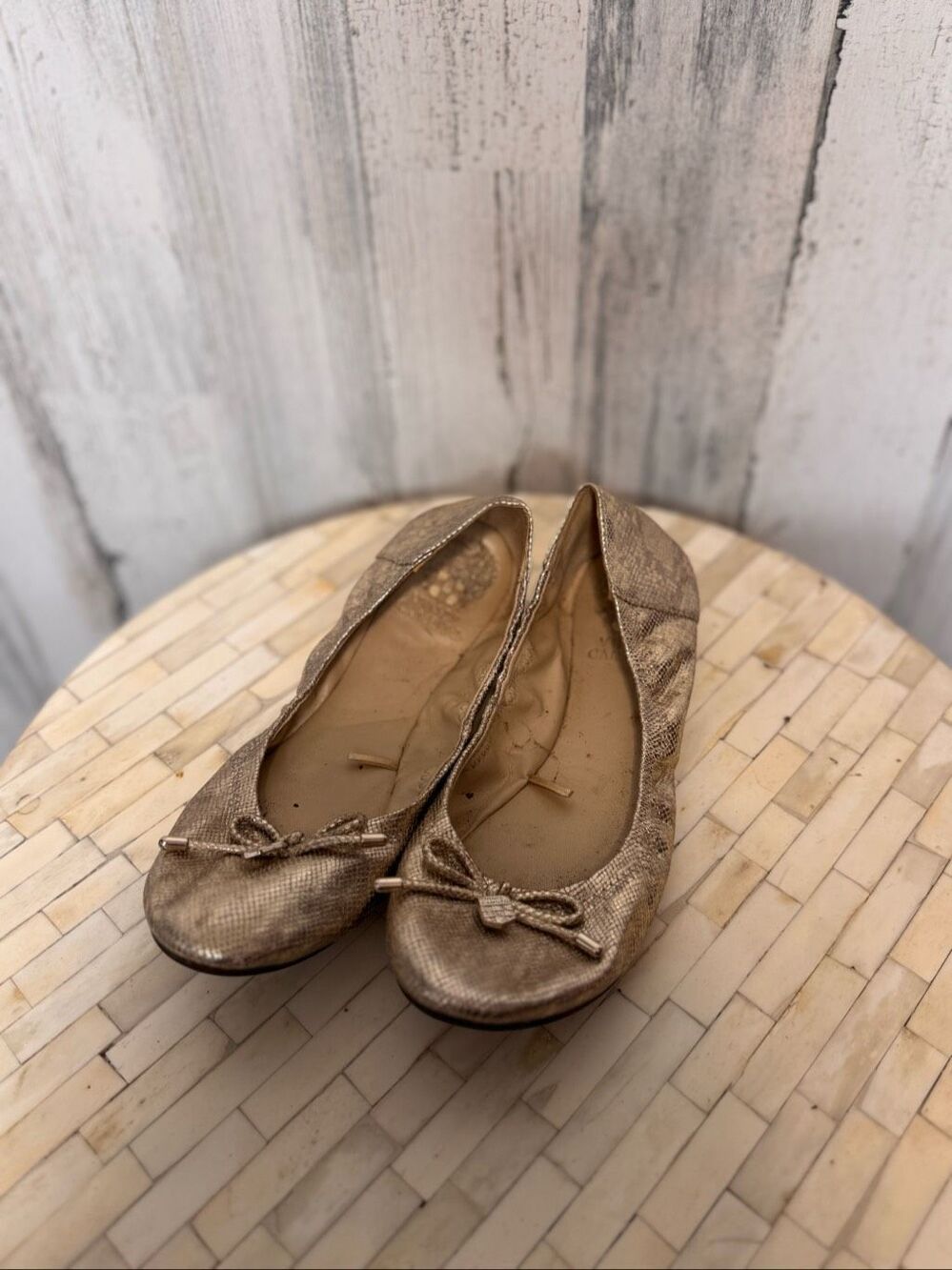 Vince Camuto Metallic Gold Snakeskin Ballet Flats Elastic Scrunch Shoes 8.5M / 3